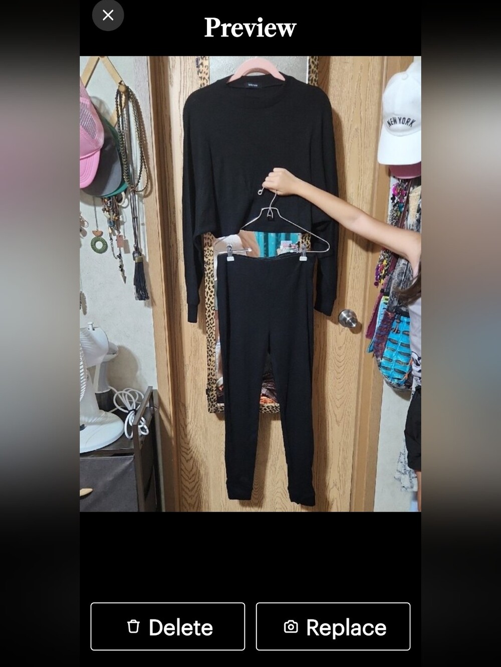 WinWin Black Cropped Long-Sleeve Top And Lounge Pants